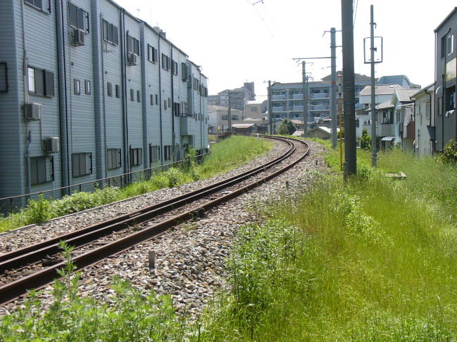踏み切りから杉本町方向を見たところ